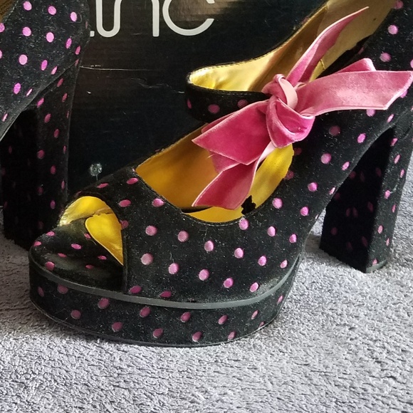 Very adorable black/pink polka dot high heels! 👡 - Picture 2 of 2